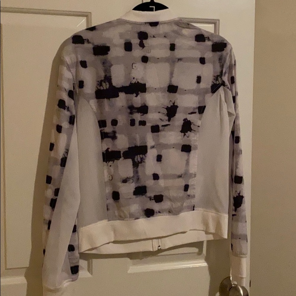 Lululemon special edition jacket. Lightweight - Picture 5 of 5